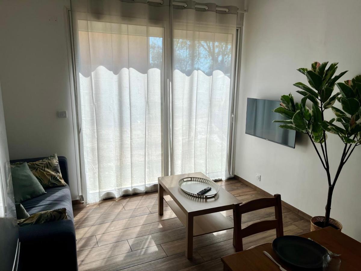 Maisonnette Avec Petite Foret Valréas Exteriér fotografie
